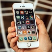 Apple iPhone SE
